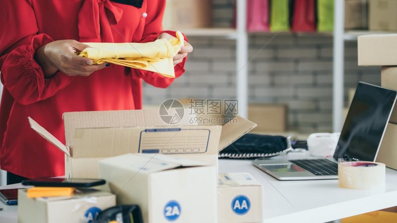 直播电商与传统电商加盟：优劣势对比解析